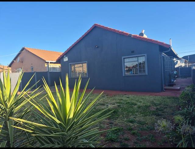 3 BEDROOM HOUSE FOR SALE IN ENNERDALE EXT 5